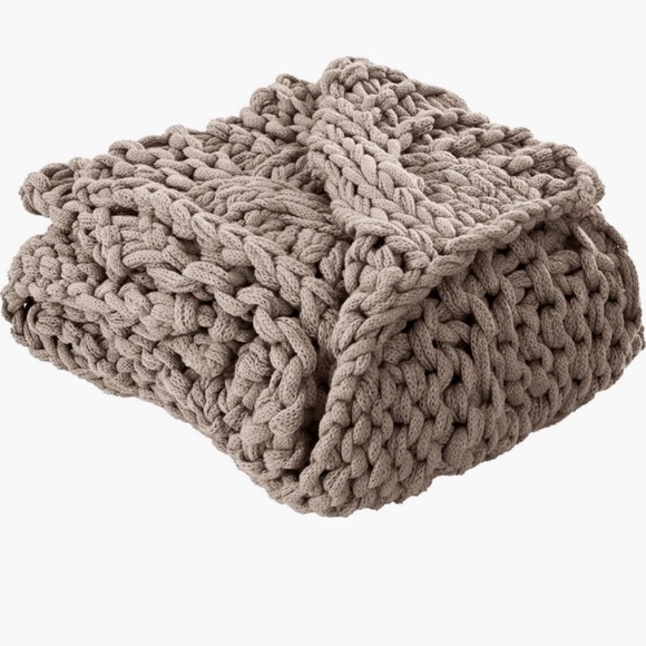 NWT Modern Threads Acrylic Chunky Knit Blanket in Taupe - Picture 2 of 2